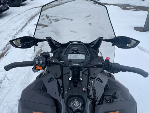 ⁠Снегоход BRP SKI-DOO SKANDIC SWT 2025 г. в Москве на Алексеевской