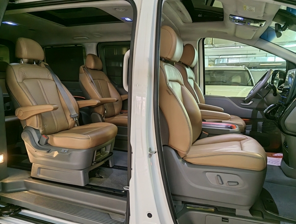 Купить ⁠⁠⁠⁠Hyundai Staria ⁠⁠Lounge Inspiration 2021 полный привод в Москве