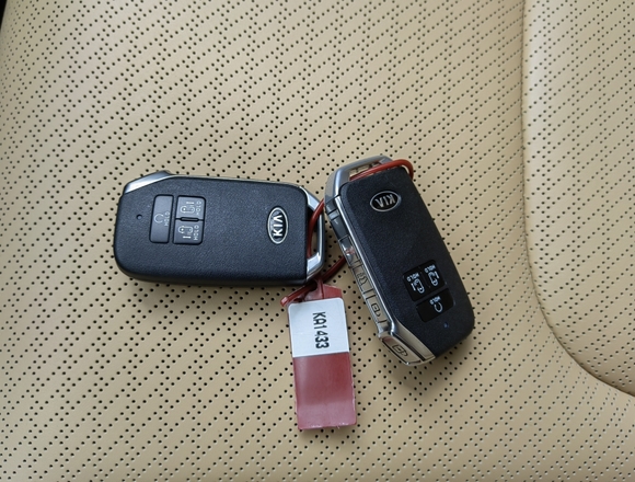 Купить ⁠⁠⁠⁠Kia Carnival Signature 2021 г. в Москве