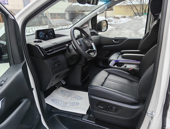 Купить ⁠⁠⁠⁠Hyundai Staria ⁠⁠Lounge Inspiration 2022 полный привод в Москве