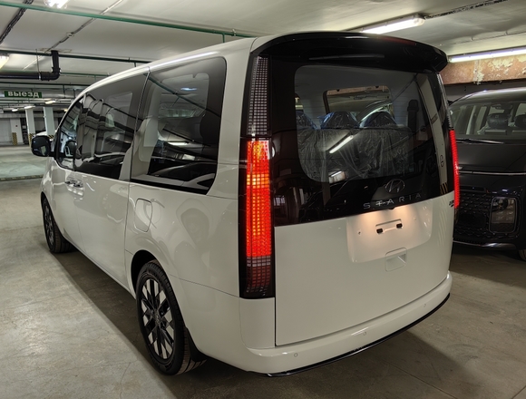 Купить ⁠⁠⁠⁠Hyundai Staria ⁠⁠Lounge Inspiration 2023 полный привод в Москве