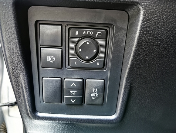 Купить ⁠⁠⁠⁠⁠⁠⁠⁠⁠Toyota Land Cruiser Prado в Москве