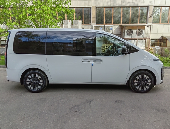 Купить ⁠⁠⁠⁠Hyundai Staria ⁠⁠Lounge Inspiration 2023 полный привод в Москве