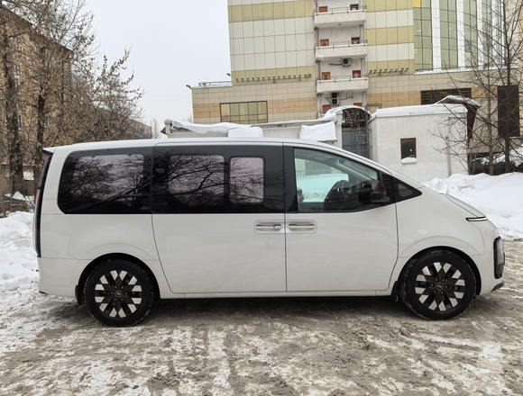 Купить ⁠⁠⁠⁠Hyundai Staria ⁠⁠Lounge Inspiration 2021 полный привод в Москве