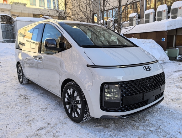 Купить ⁠⁠⁠⁠Hyundai Staria ⁠⁠Lounge Inspiration 2023 полный привод в Москве