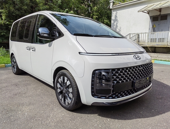 Купить ⁠⁠⁠⁠Hyundai Staria ⁠⁠Lounge Inspiration 2021 полный привод в Москве