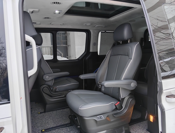 Купить ⁠⁠⁠⁠Hyundai Staria ⁠⁠Lounge Inspiration 2022 полный привод в Москве