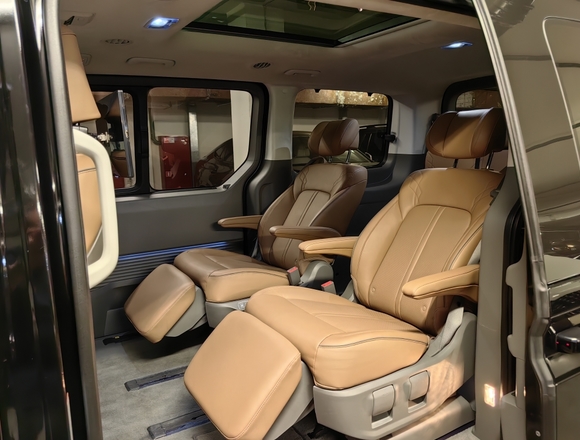 Купить ⁠⁠⁠⁠Hyundai Staria ⁠⁠Lounge Inspiration 2021 полный привод в Москве