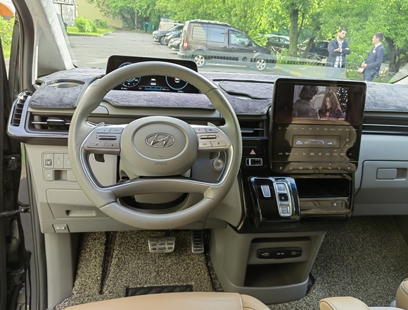 Купить ⁠⁠⁠⁠Hyundai Staria ⁠⁠Lounge Inspiration 2021 полный привод в Москве