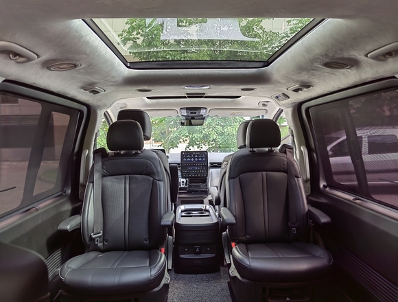 Купить ⁠⁠⁠⁠Hyundai Staria ⁠⁠Lounge Inspiration 2021 полный привод в Москве