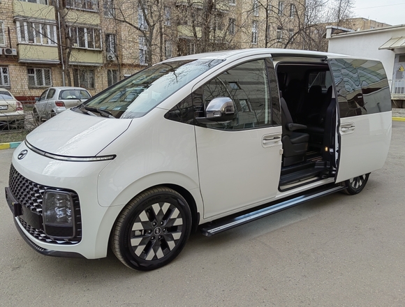 Купить ⁠⁠⁠⁠Hyundai Staria ⁠⁠Lounge Inspiration 2021 полный привод в Москве