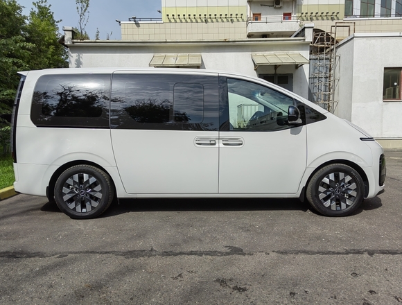 Купить ⁠⁠⁠⁠Hyundai Staria ⁠⁠Lounge Inspiration 2021 полный привод в Москве