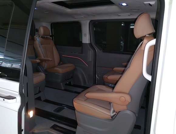 Купить ⁠⁠⁠⁠Hyundai Staria ⁠⁠Lounge Inspiration 2021 полный привод в Москве