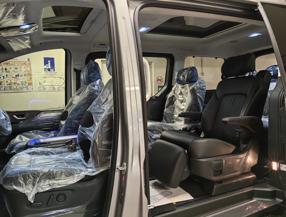 Купить ⁠⁠⁠⁠Hyundai Staria ⁠⁠Lounge Inspiration 2023 полный привод в Москве