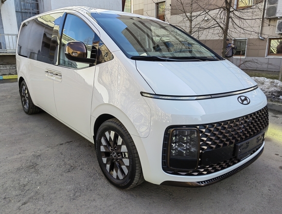 Купить ⁠⁠⁠⁠Hyundai Staria ⁠⁠Lounge Inspiration 2022 полный привод в Москве