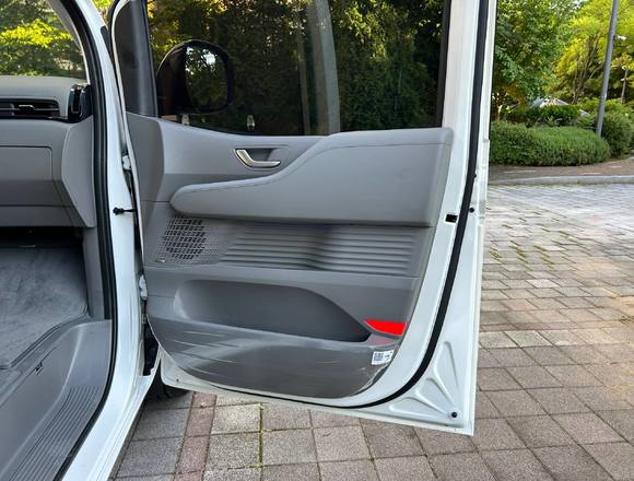 Купить ⁠⁠⁠⁠Hyundai Staria ⁠⁠2025 полный привод в Москве