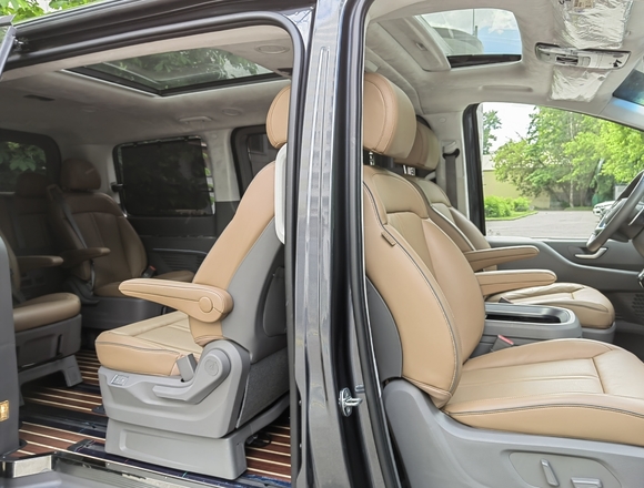 Купить ⁠⁠⁠⁠Hyundai Staria ⁠⁠Lounge Inspiration 2021 полный привод в Москве