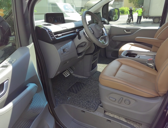 Купить ⁠⁠⁠⁠Hyundai Staria ⁠⁠Lounge Inspiration 2021 полный привод в Москве