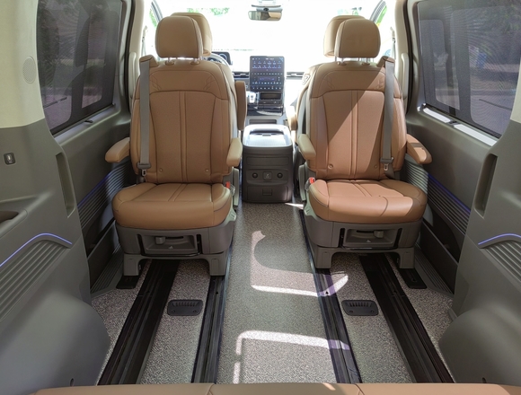 Купить ⁠⁠⁠⁠Hyundai Staria ⁠⁠Lounge Inspiration 2021 полный привод в Москве