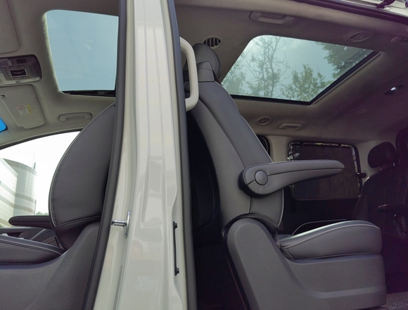 Купить ⁠⁠⁠⁠Hyundai Staria ⁠⁠Lounge Inspiration 2021 полный привод в Москве