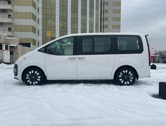 Купить ⁠⁠⁠⁠Hyundai Staria 2024 полный привод в Москве