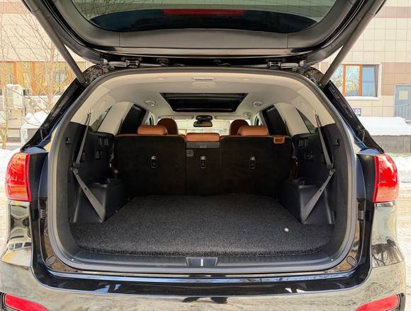 Купить ⁠⁠Kia Sorento 2018 года в Москве