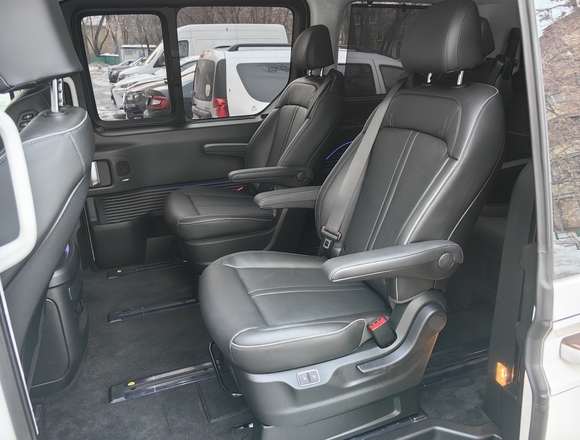 Купить ⁠⁠⁠⁠Hyundai Staria ⁠⁠Lounge Inspiration 2022 полный привод в Москве