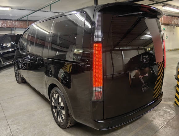 Купить ⁠⁠⁠⁠Hyundai Staria ⁠⁠Lounge Inspiration 2021 полный привод в Москве