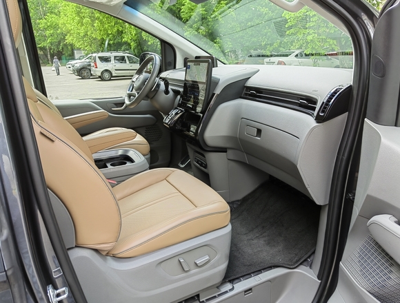 Купить ⁠⁠⁠⁠Hyundai Staria ⁠⁠Lounge Inspiration 2021 полный привод в Москве