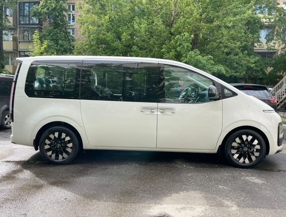 Купить ⁠⁠⁠⁠Hyundai Staria ⁠⁠2025 полный привод в Москве