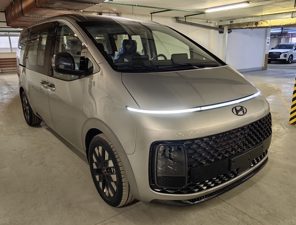 Купить ⁠⁠⁠⁠Hyundai Staria ⁠⁠Lounge Inspiration 2023 полный привод в Москве