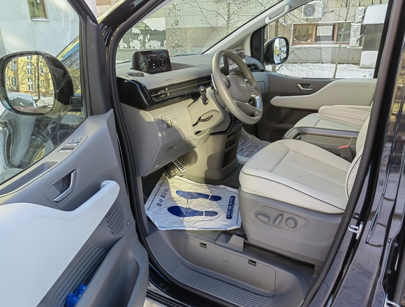 Купить ⁠⁠⁠⁠Hyundai Staria ⁠⁠Lounge Inspiration 2021 полный привод в Москве