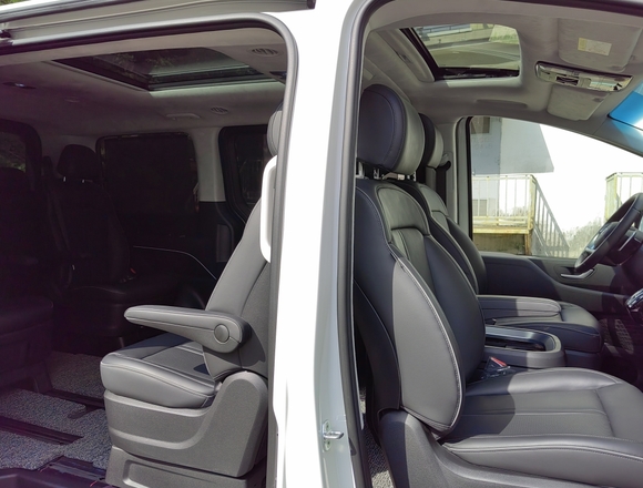 Купить ⁠⁠⁠⁠Hyundai Staria ⁠⁠Lounge Inspiration 2021 полный привод в Москве