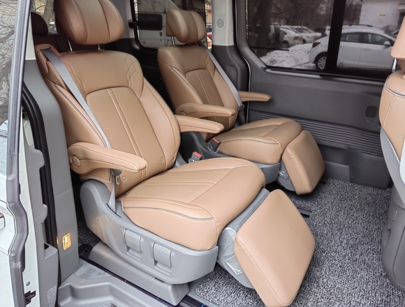 Купить ⁠⁠⁠⁠Hyundai Staria ⁠⁠Lounge Inspiration 2021 полный привод в Москве