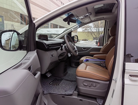 Купить ⁠⁠⁠⁠Hyundai Staria ⁠⁠Lounge Inspiration 2021 полный привод в Москве