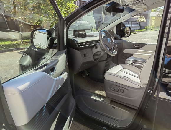 Купить ⁠⁠⁠⁠Hyundai Staria ⁠⁠Lounge Inspiration 2021 полный привод в Москве