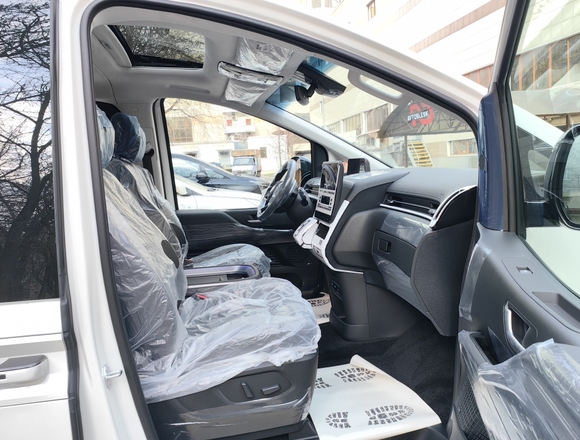 Купить ⁠⁠⁠⁠Hyundai Staria ⁠⁠2025 полный привод в Москве