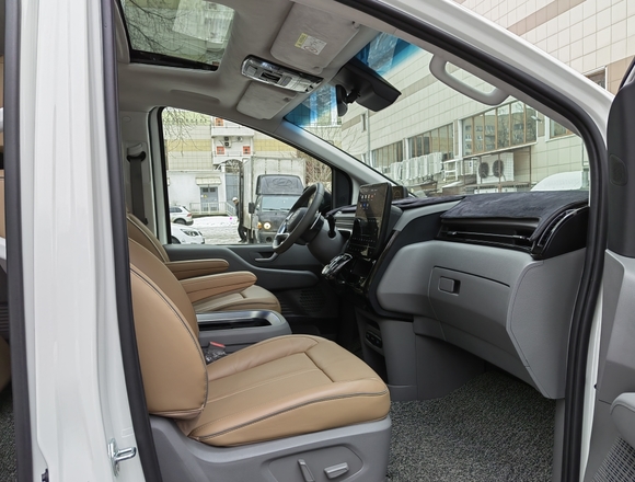 Купить ⁠⁠⁠⁠Hyundai Staria ⁠⁠Lounge Inspiration 2021 полный привод в Москве
