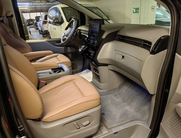 Купить ⁠⁠⁠⁠Hyundai Staria ⁠⁠Lounge Inspiration 2021 полный привод в Москве