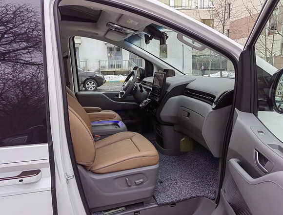 Купить ⁠⁠⁠⁠Hyundai Staria ⁠⁠Lounge Inspiration 2021 полный привод в Москве