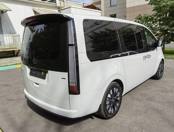 Купить ⁠⁠⁠⁠Hyundai Staria ⁠⁠Lounge Inspiration 2021 полный привод в Москве