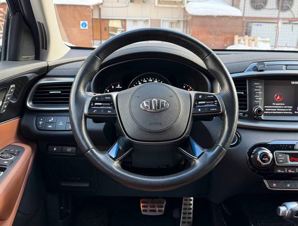 Купить ⁠⁠Kia Sorento 2018 года в Москве