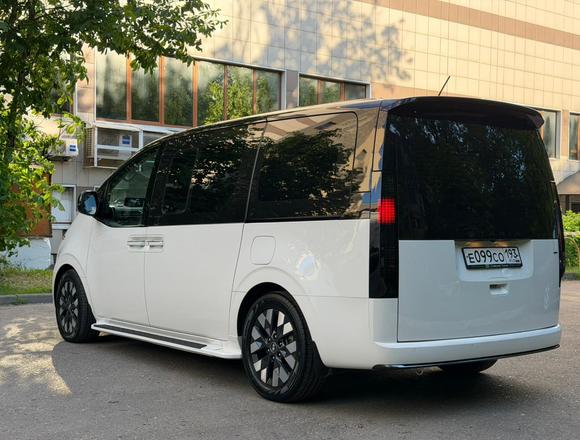 Купить ⁠⁠⁠⁠Hyundai Staria ⁠⁠Lounge Inspiration 2021 полный привод в Москве