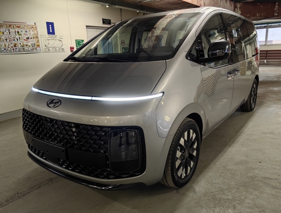 Купить ⁠⁠⁠⁠Hyundai Staria ⁠⁠Lounge Inspiration 2023 полный привод в Москве