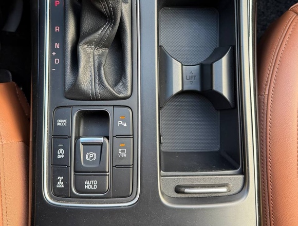 Купить ⁠⁠Kia Sorento 2018 года в Москве