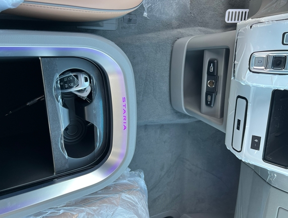 Купить ⁠⁠⁠⁠Hyundai Staria ⁠⁠Lounge Inspiration 2023 полный привод в Москве