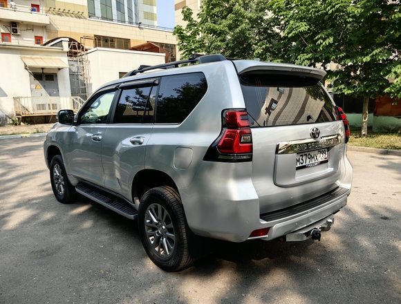 Купить ⁠⁠⁠⁠⁠⁠⁠⁠⁠Toyota Land Cruiser Prado в Москве