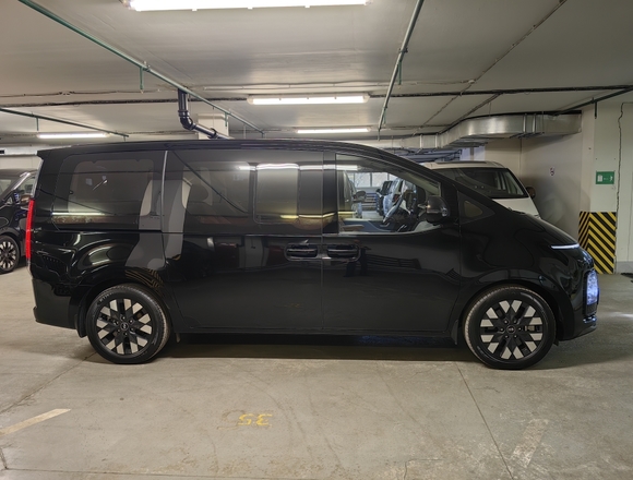 Купить ⁠⁠⁠⁠Hyundai Staria ⁠⁠Lounge Inspiration 2021 полный привод в Москве