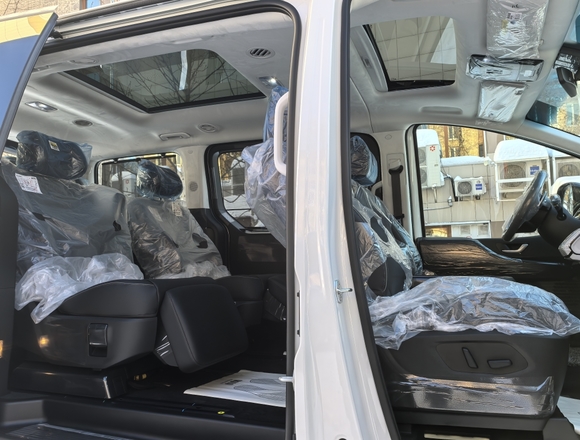 Купить ⁠⁠⁠⁠Hyundai Staria ⁠⁠Lounge Inspiration 2023 полный привод в Москве на Алексеевской