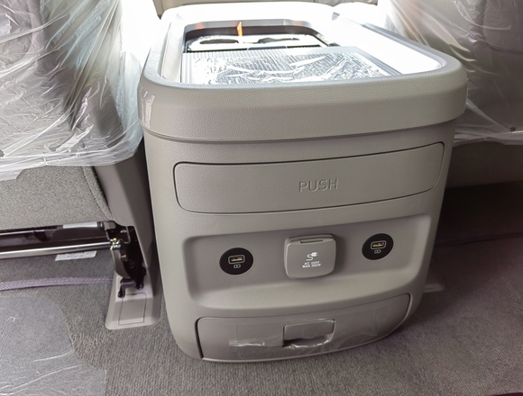 Купить ⁠⁠⁠⁠Hyundai Staria ⁠⁠Lounge Inspiration 2023 полный привод в Москве на Алексеевской